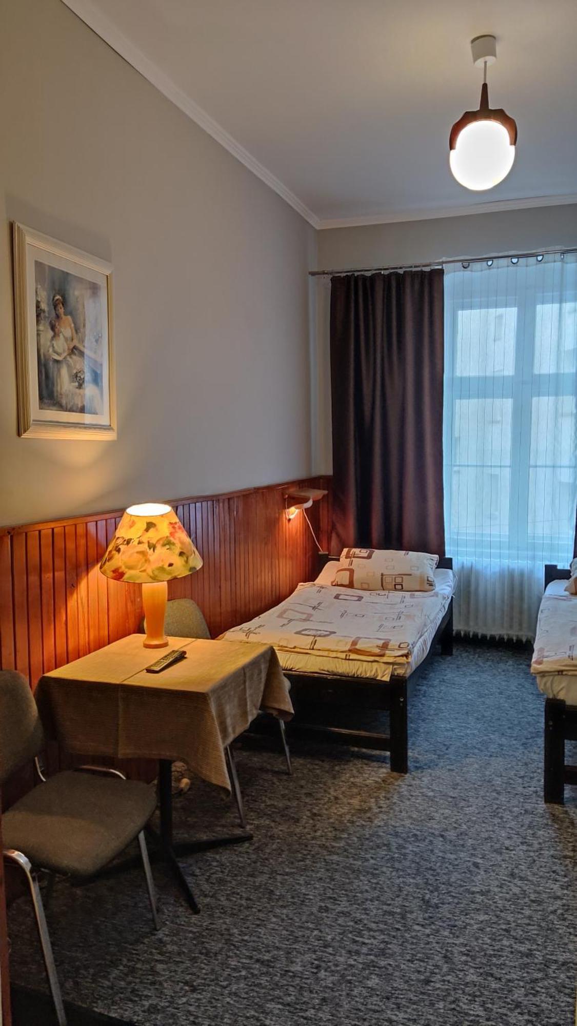 Hotel Polonia Namysłów Esterno foto