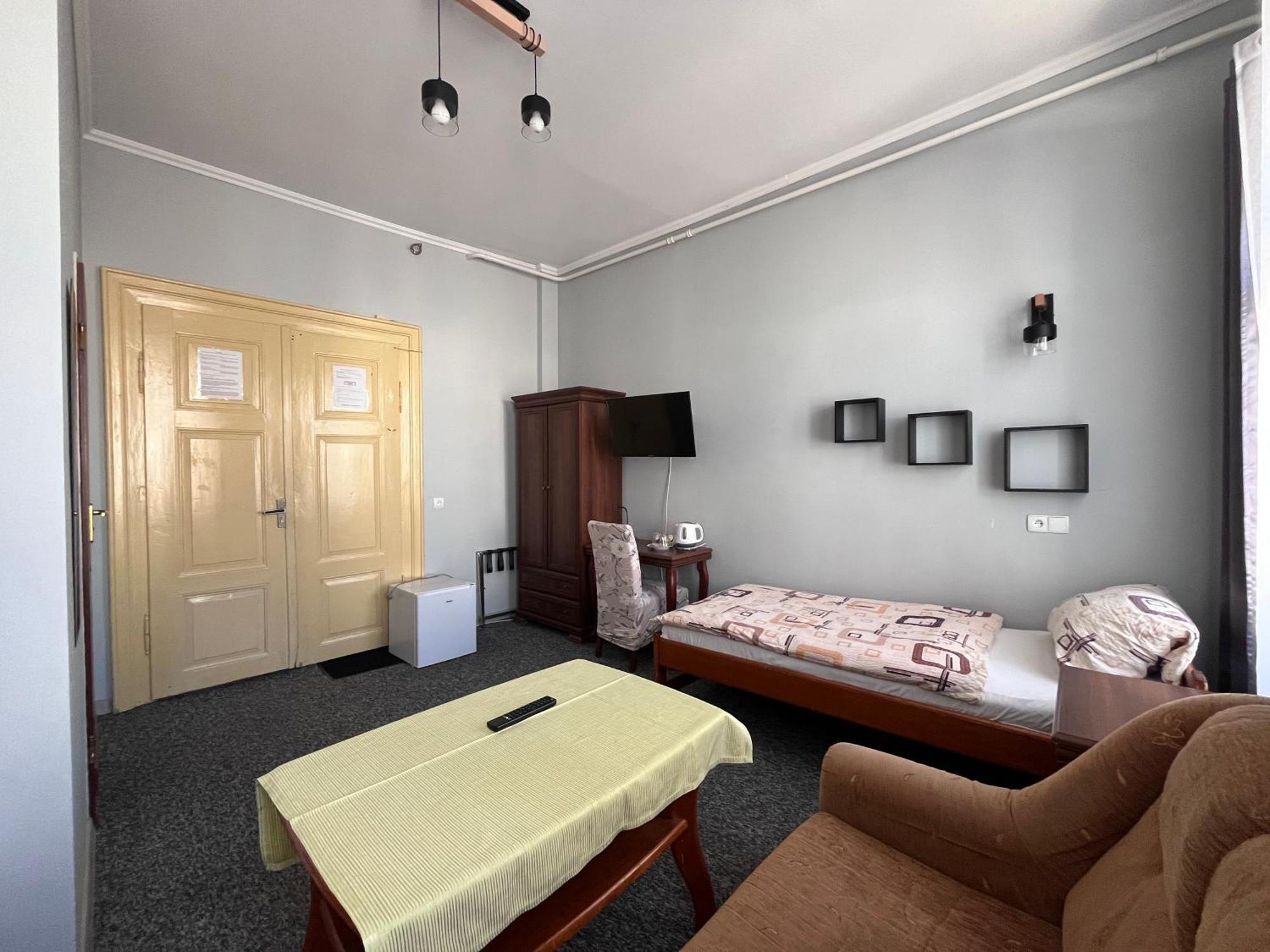 Hotel Polonia Namysłów Esterno foto