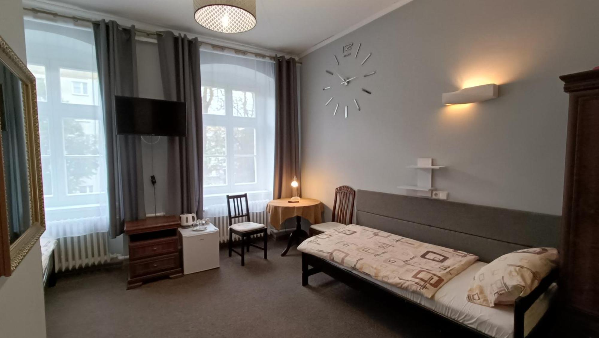 Hotel Polonia Namysłów Esterno foto