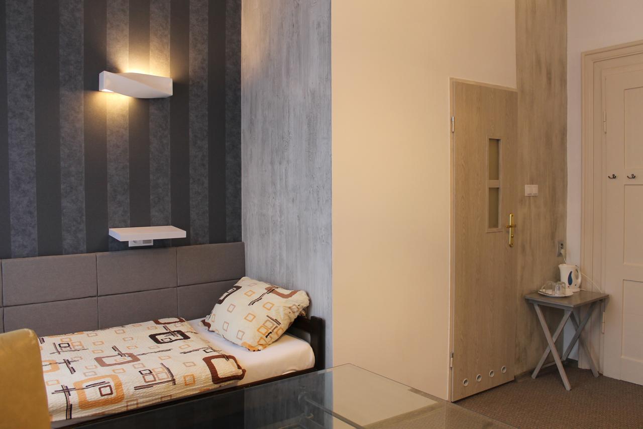 Hotel Polonia Namysłów Esterno foto